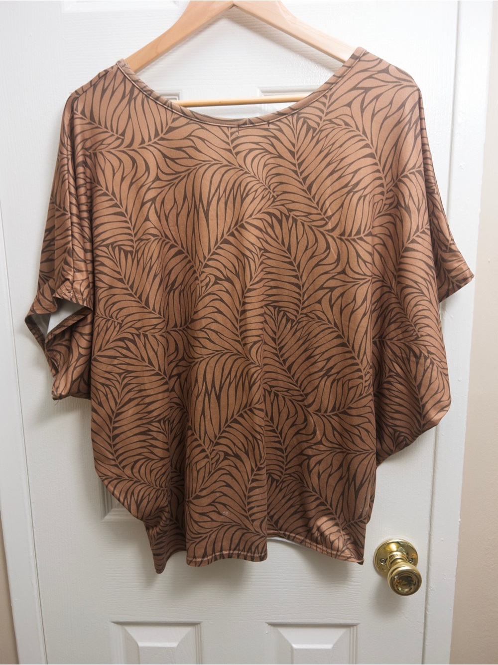 LUZ Brown Leaf-Print V-Neck Relaxed Blouse - Picture 4 of 4